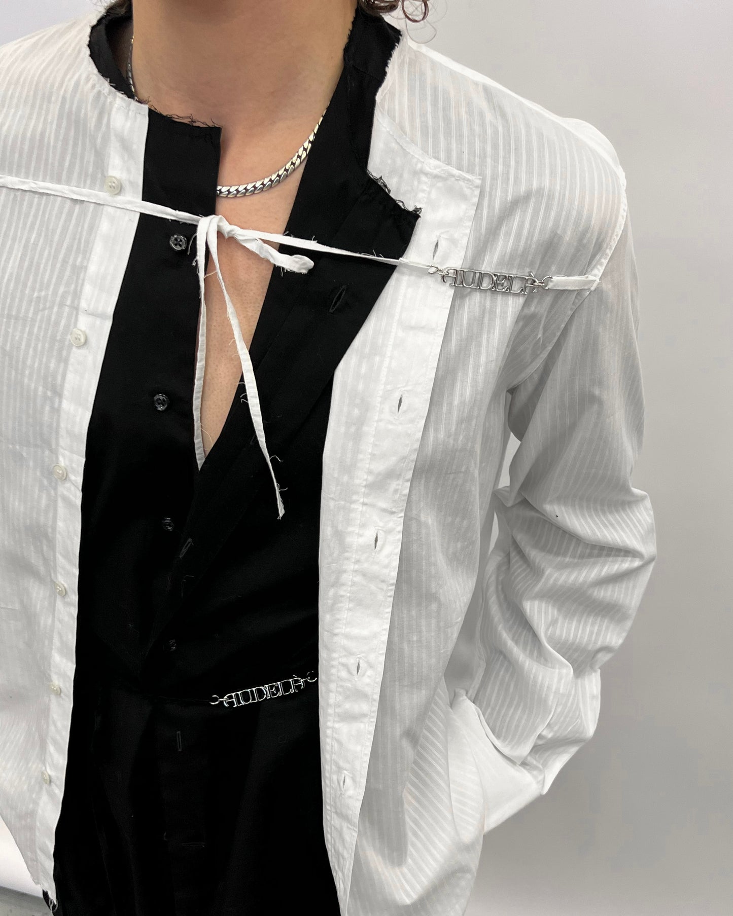 Long sleeve shirt with audelà logo shoulder height