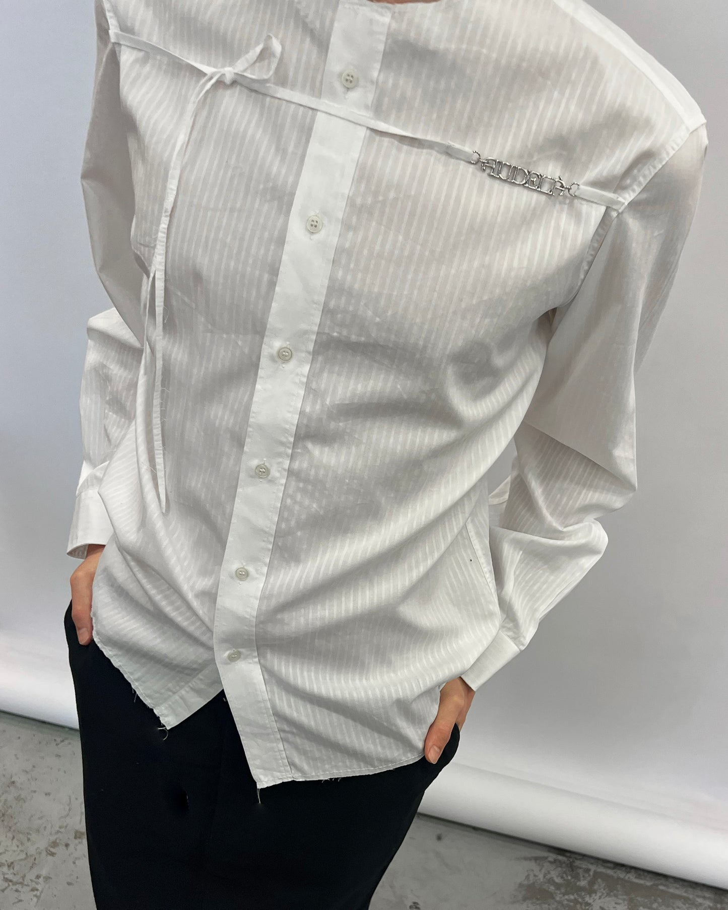 Long sleeve shirt with audelà logo shoulder height